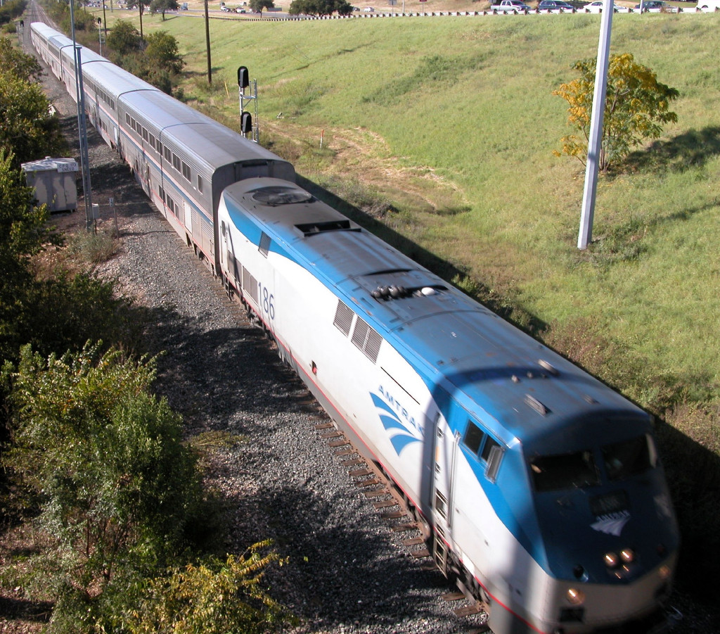 AMTK 186  7Nov2012  NB Train 22 (Texas Eagle) out of SNEED at Anderson Lane